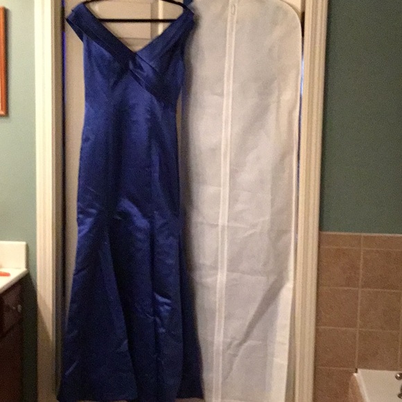 Sheath/Column Satin V-neck Sleeveless Floor-Length Mother of the Bride Dresse - Picture 2 of 11